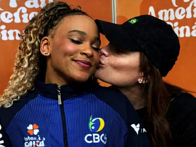 Rebeca Andrade nega namoro após foto com mulher no Pan
